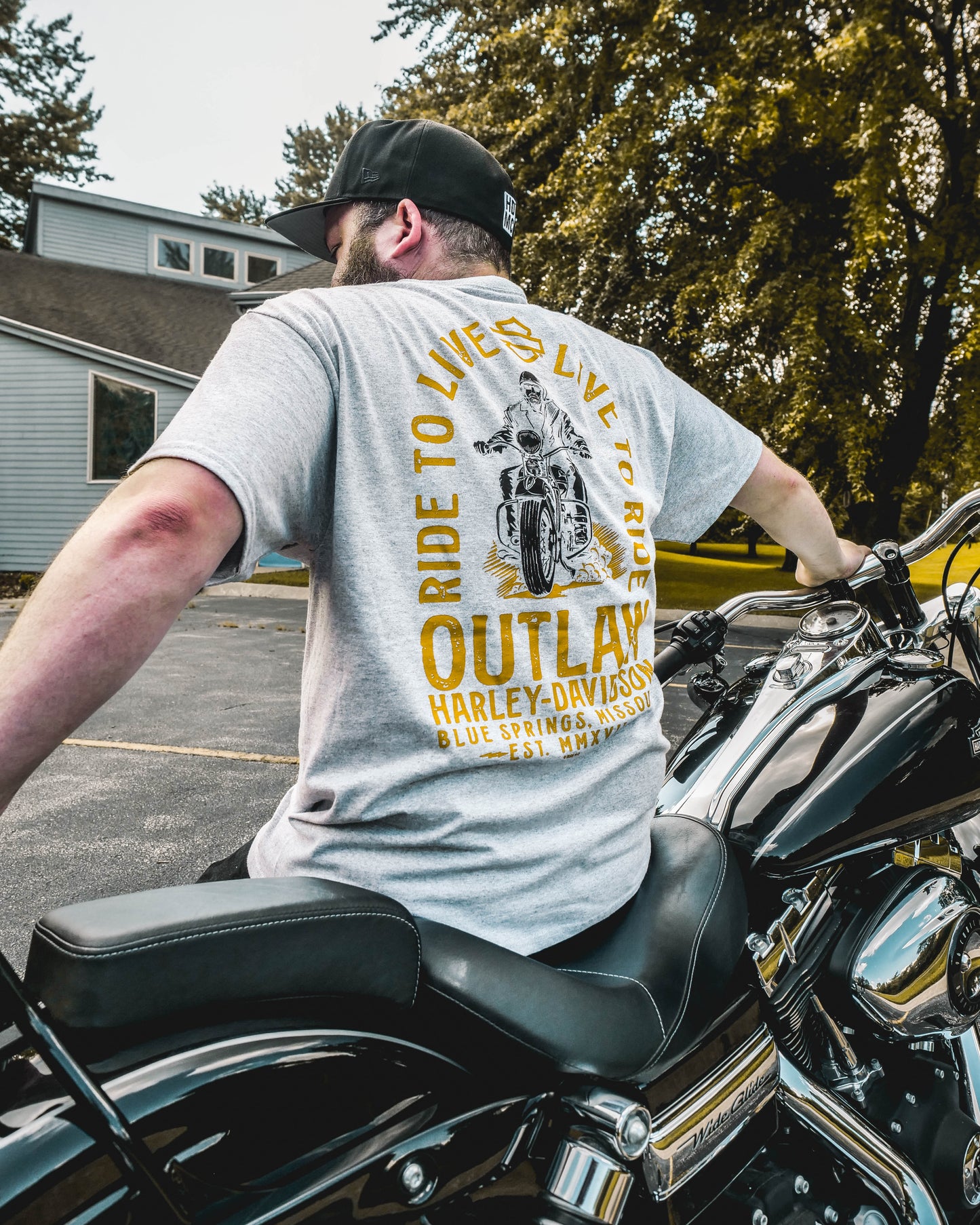 Outlaw Arch T Shirt-Grey